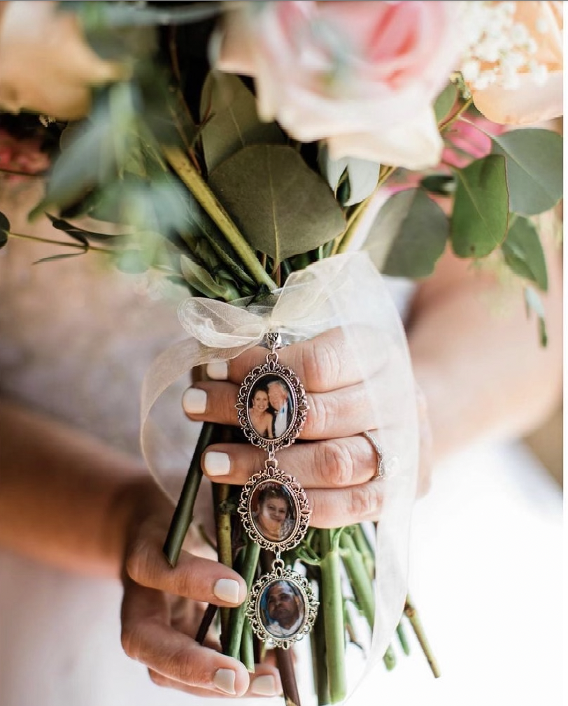 The bride added a lovely touch to her flowers, small photos in a sweet chain frame of some special people who were not in attendance