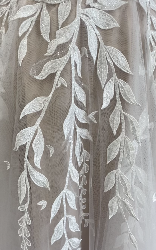 Alanna's Leafy lace pattern is perfect for outdoor summer weddings