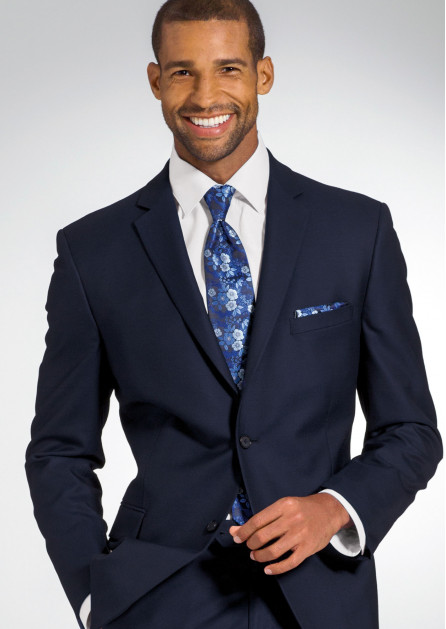Man wearing an Ike Behar Collin Navy Blue Suit