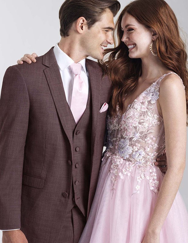 What are the wedding attire costs between groomsmen and bridesmaids?