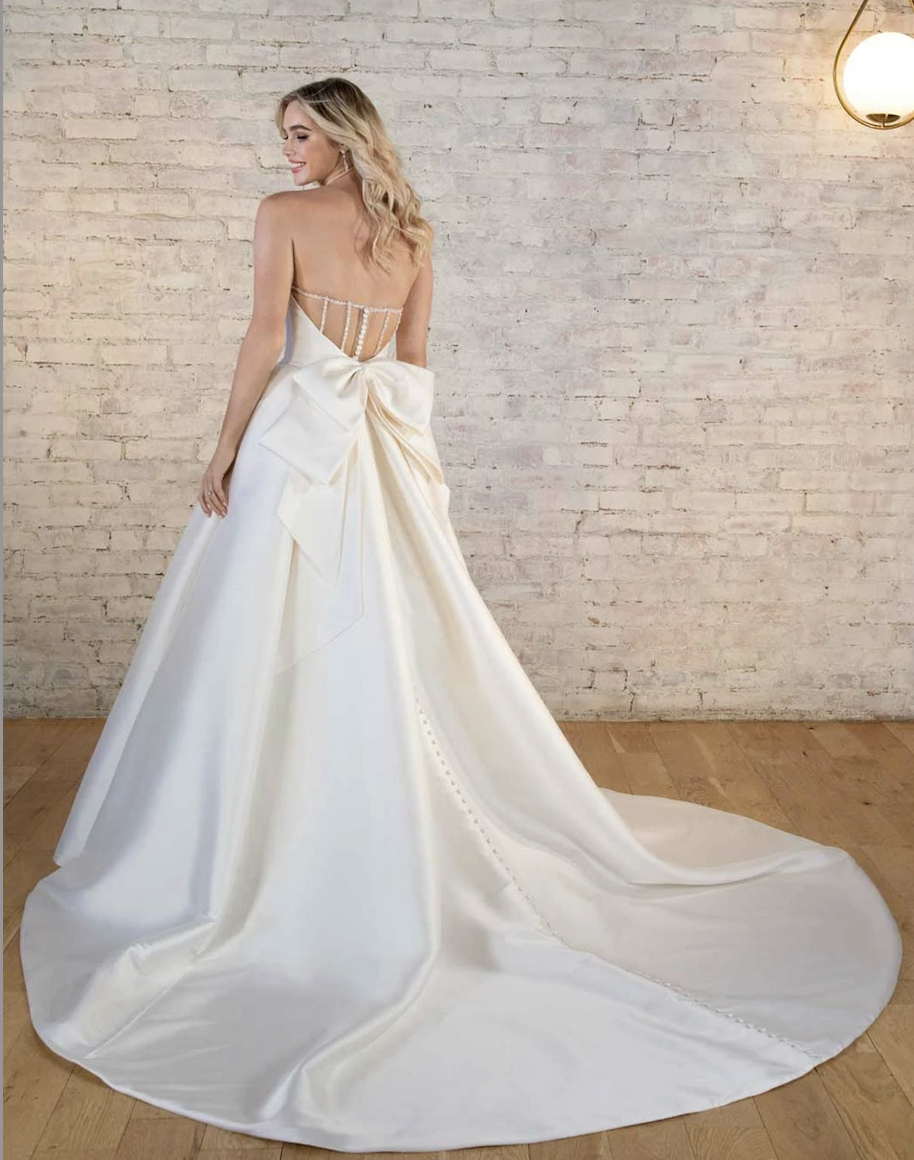 Stella York Princess Ballgown Wedding Dress 7711 - Darianna Bridal & Tuxedo  PA | Wedding Dresses | Tuxedo Rental Shop in Warrington PA | Wedding Dress  Shops Near Me