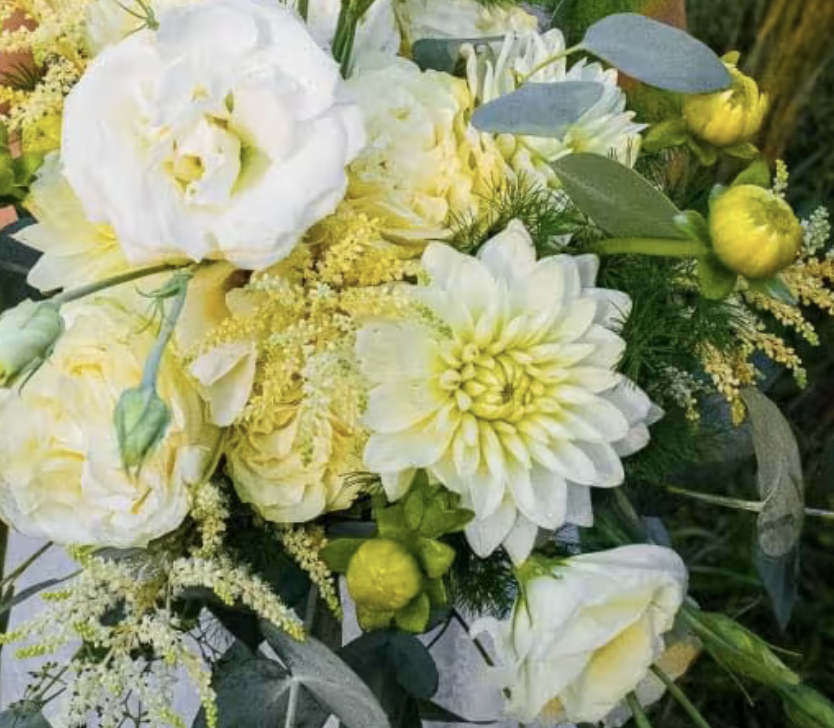 Lemon grass yellow is a wedding color trend for fall