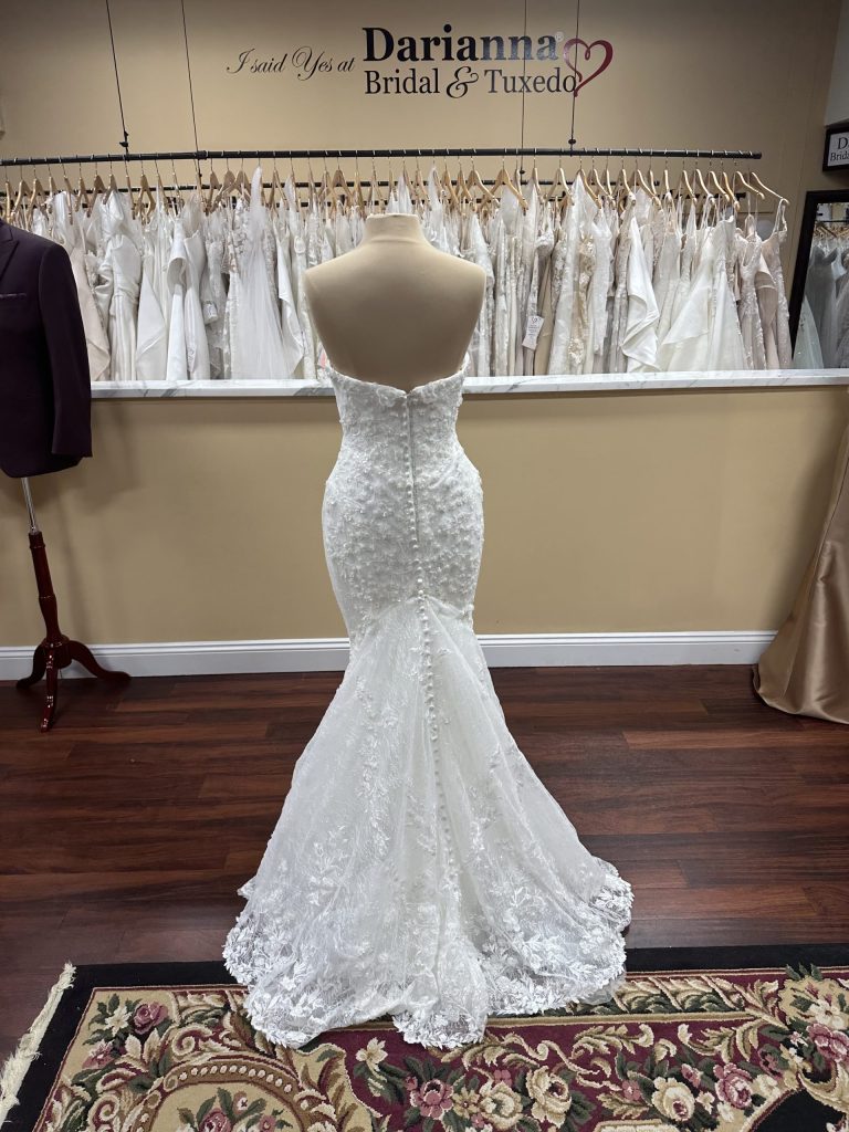 Wedding dress bustles: American bustle on lace